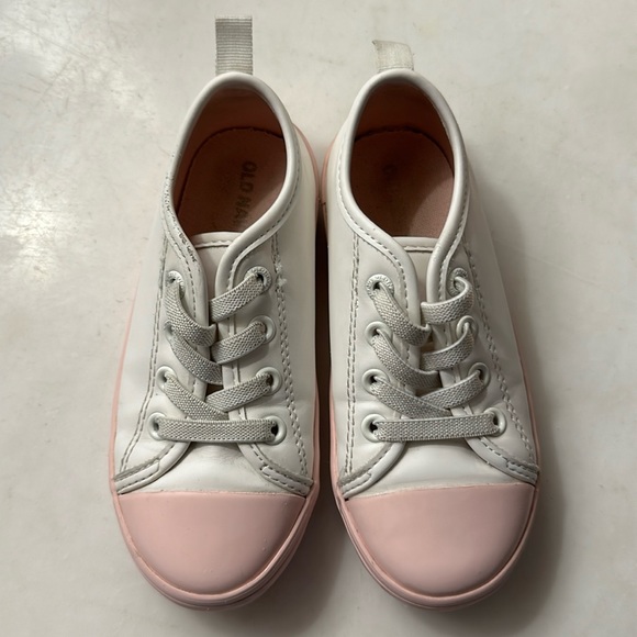 ON Girl’s Slip On Pink Toe White Sneakers - Picture 1 of 6
